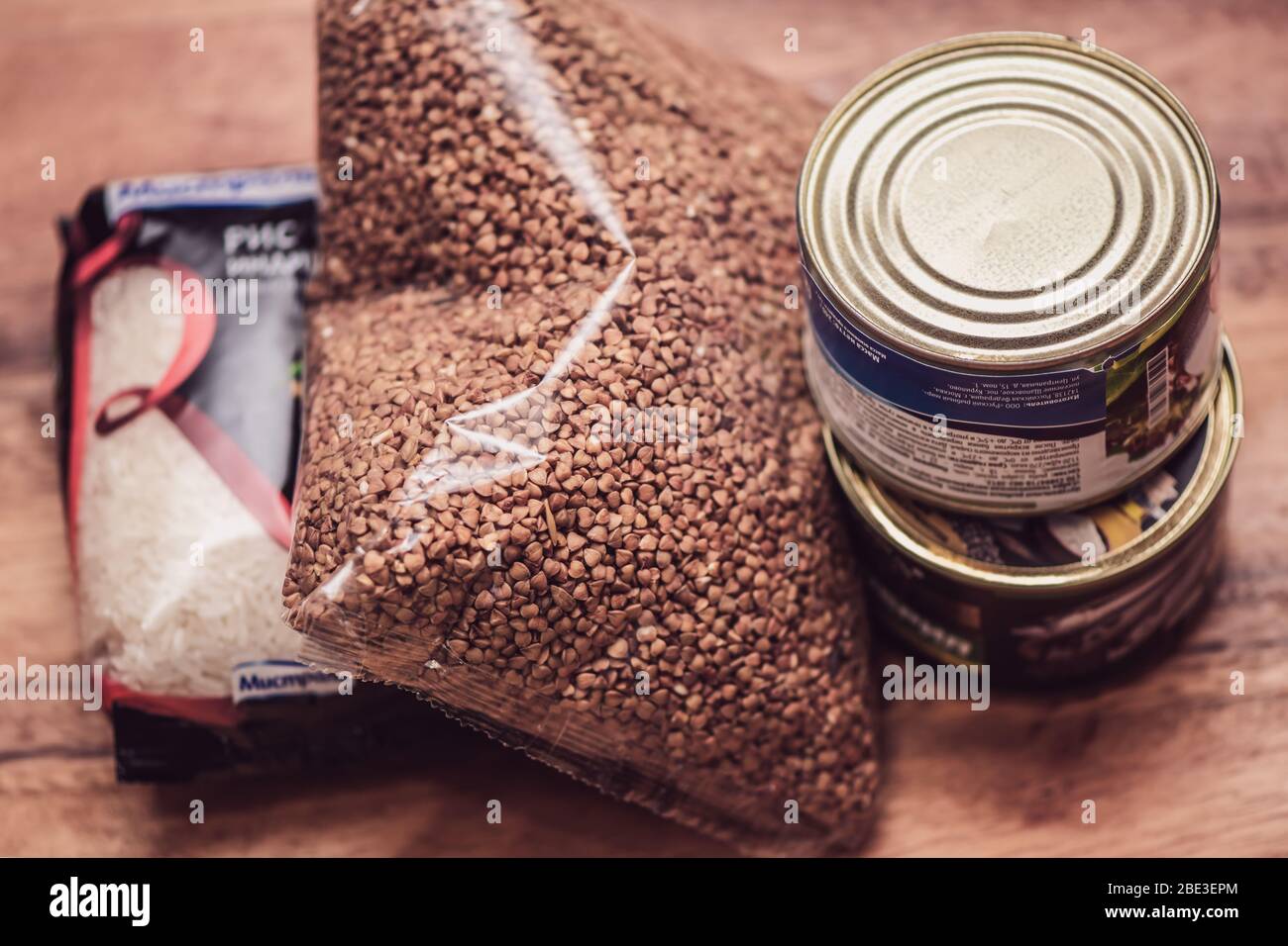 MOSCOU, RUSSIE - 18 MARS 2020: Panique en Russie due à la quarantaine du coronavirus lorsque les gens achètent des produits de base en Russie Banque D'Images