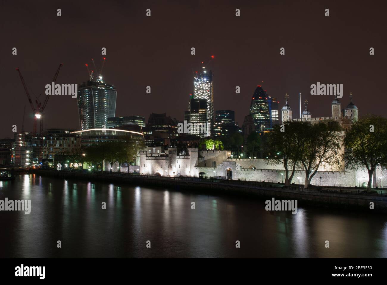 Gherkin NatWest Tower de Londres Building City of London Skyline de nuit crépuscule bleu heure City of London, EC2N Banque D'Images