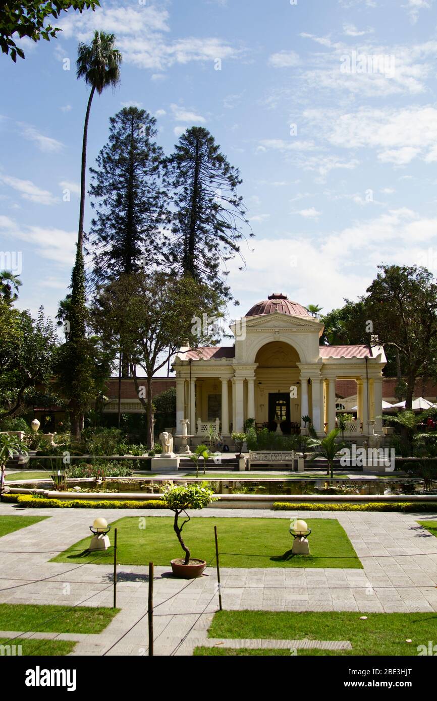 Népal, Katmandou, gens, repos, détente, jardin, parc, arbre, jardin des rêves, Pavillon, fontaine, restaurant Banque D'Images