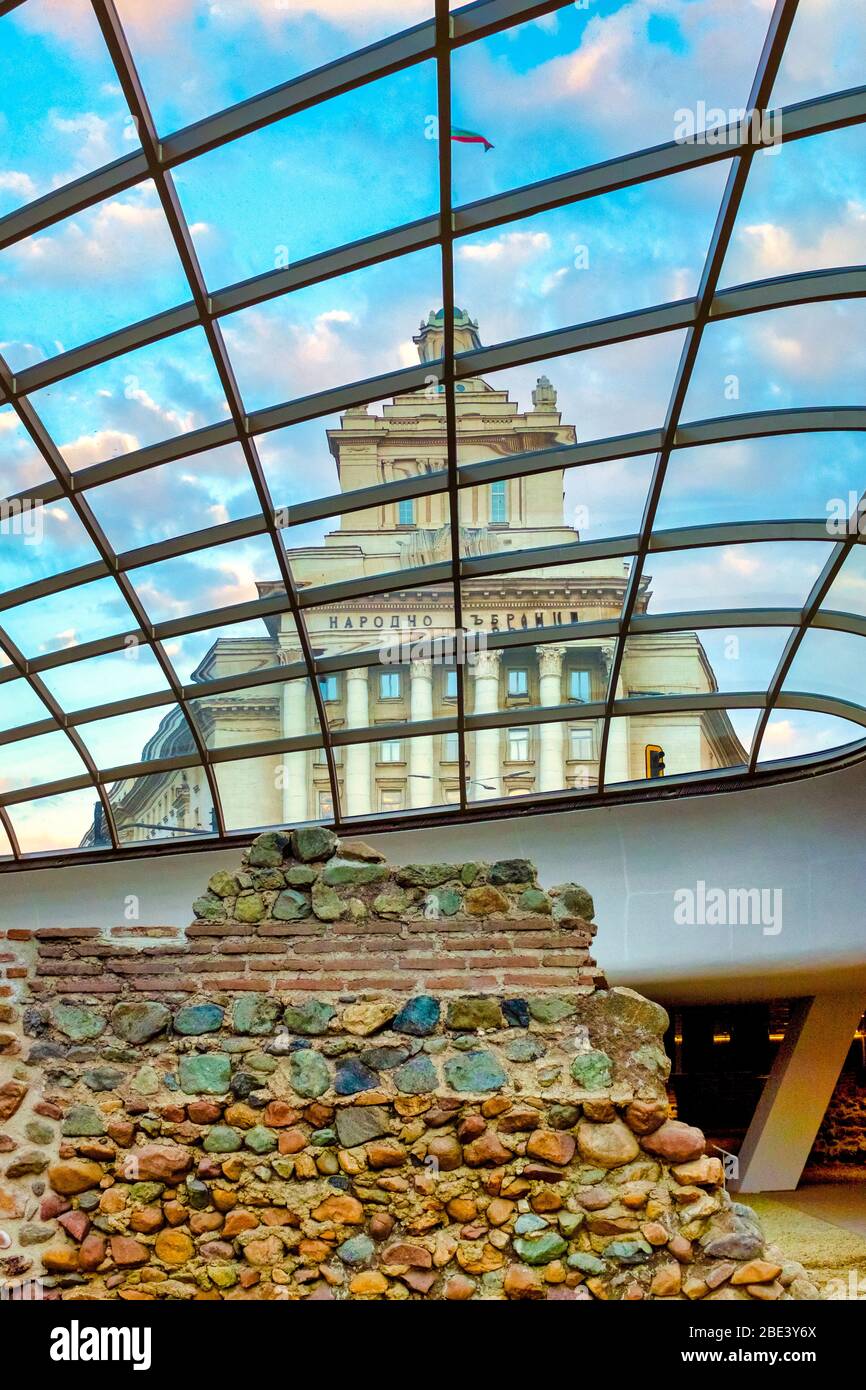 Dôme de verre et de vestiges romains de Largo Sofia, Sofia, Bulgarie Banque D'Images