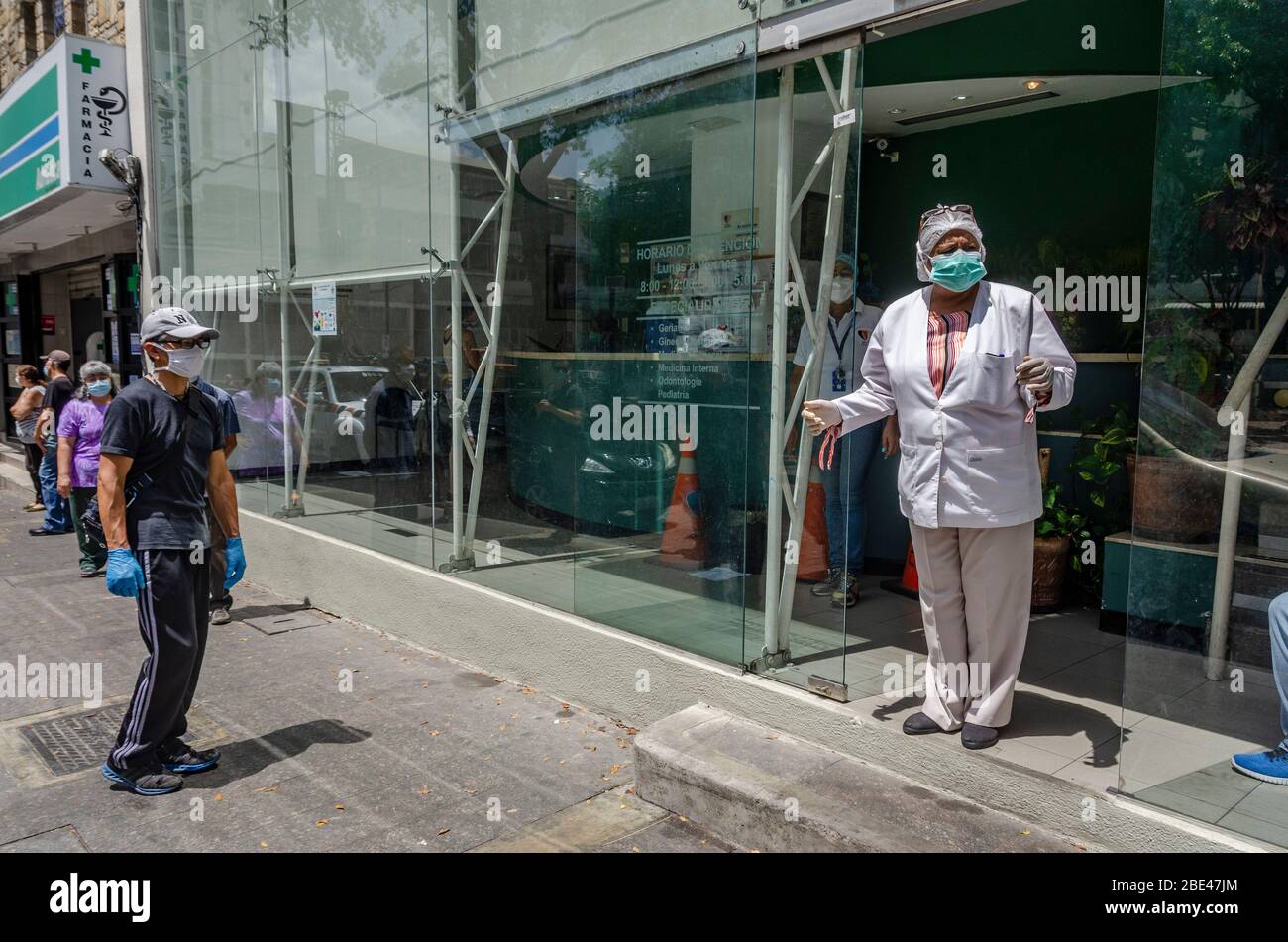 Une journée de santé dans une clinique ambulatoire dans une communauté de Caracas offre des tests rapides pour le virus Covid-19 pour ses voisins. Banque D'Images