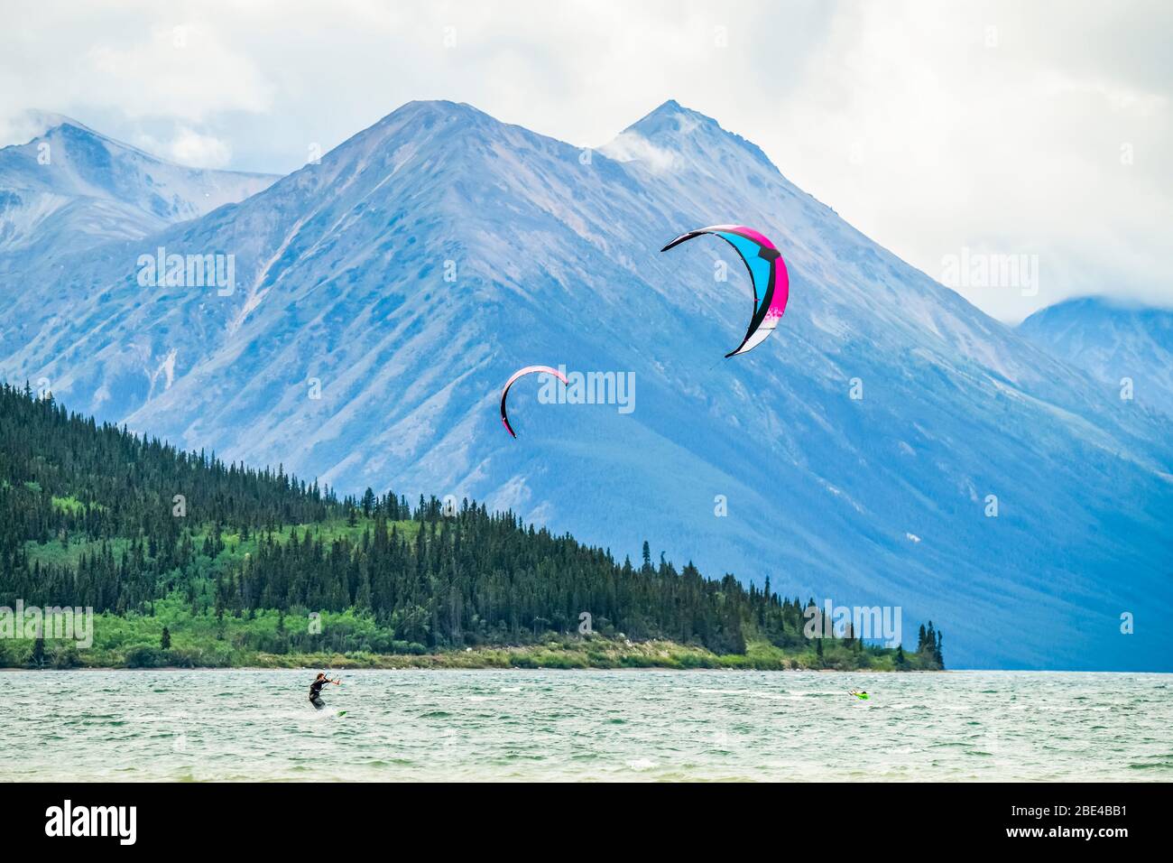 Gens cerf-volant sur le lac Bennett; Carcross, Yukon, Canada Banque D'Images
