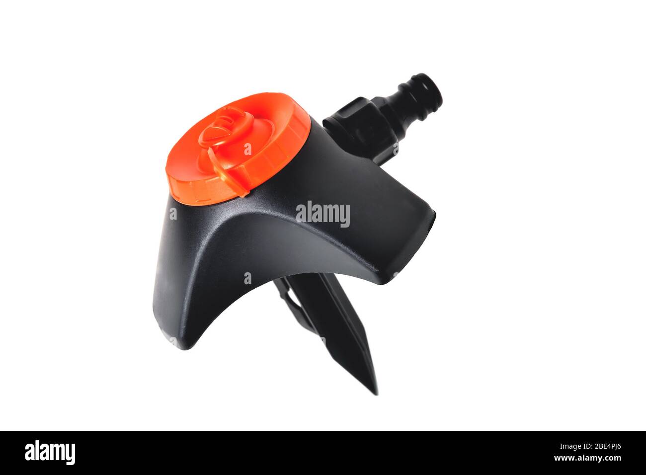 arroseur de pelouse noir avec couvercle orange isoler gros plan Banque D'Images