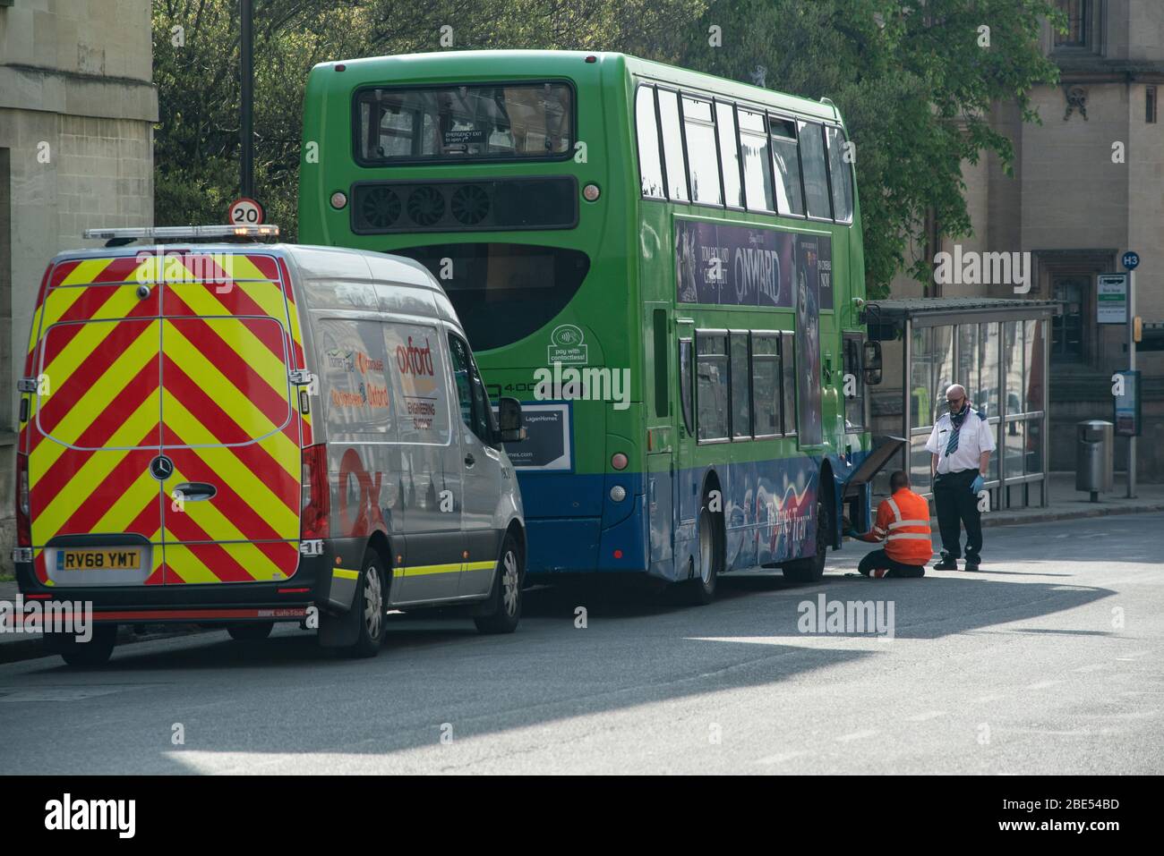 12 avril 2020 Oxford, Oxfordshire, Royaume-Uni. Les principaux travailleurs au travail le dimanche de Pâques, qui marque la troisième semaine du maintien au royaume-uni pour lutter contre la pandémie de coronavirus. Credit Bridget Catterall/Alay Live News Banque D'Images