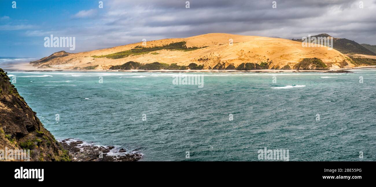 Dunes de sable de North Head, port de Hokianga, mer de Tasman, vue de South Head, réserve panoramique d'Aroi te Uru, près d'Omapere, Île du Nord, Nouvelle-Zélande Banque D'Images