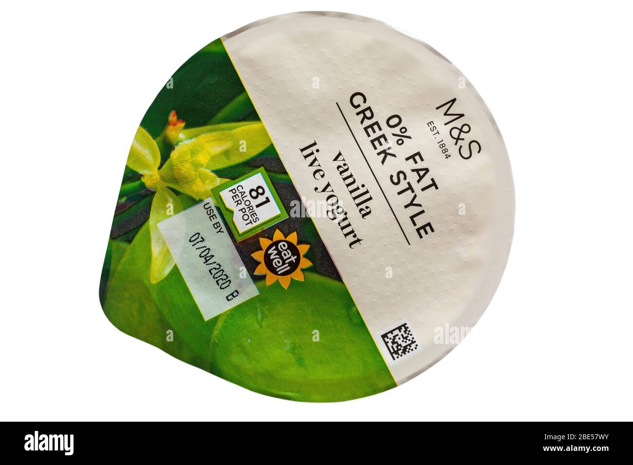 M&S 0% de graisse de style grec vanille Live yaourt isolé sur fond blanc Banque D'Images