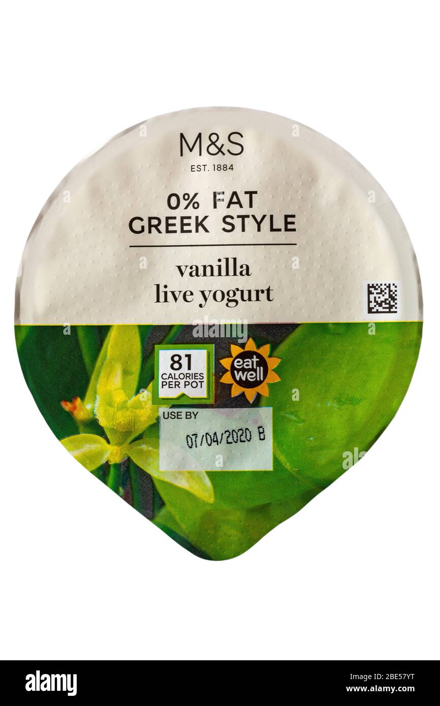 M&S 0% de graisse de style grec vanille Live yaourt isolé sur fond blanc Banque D'Images