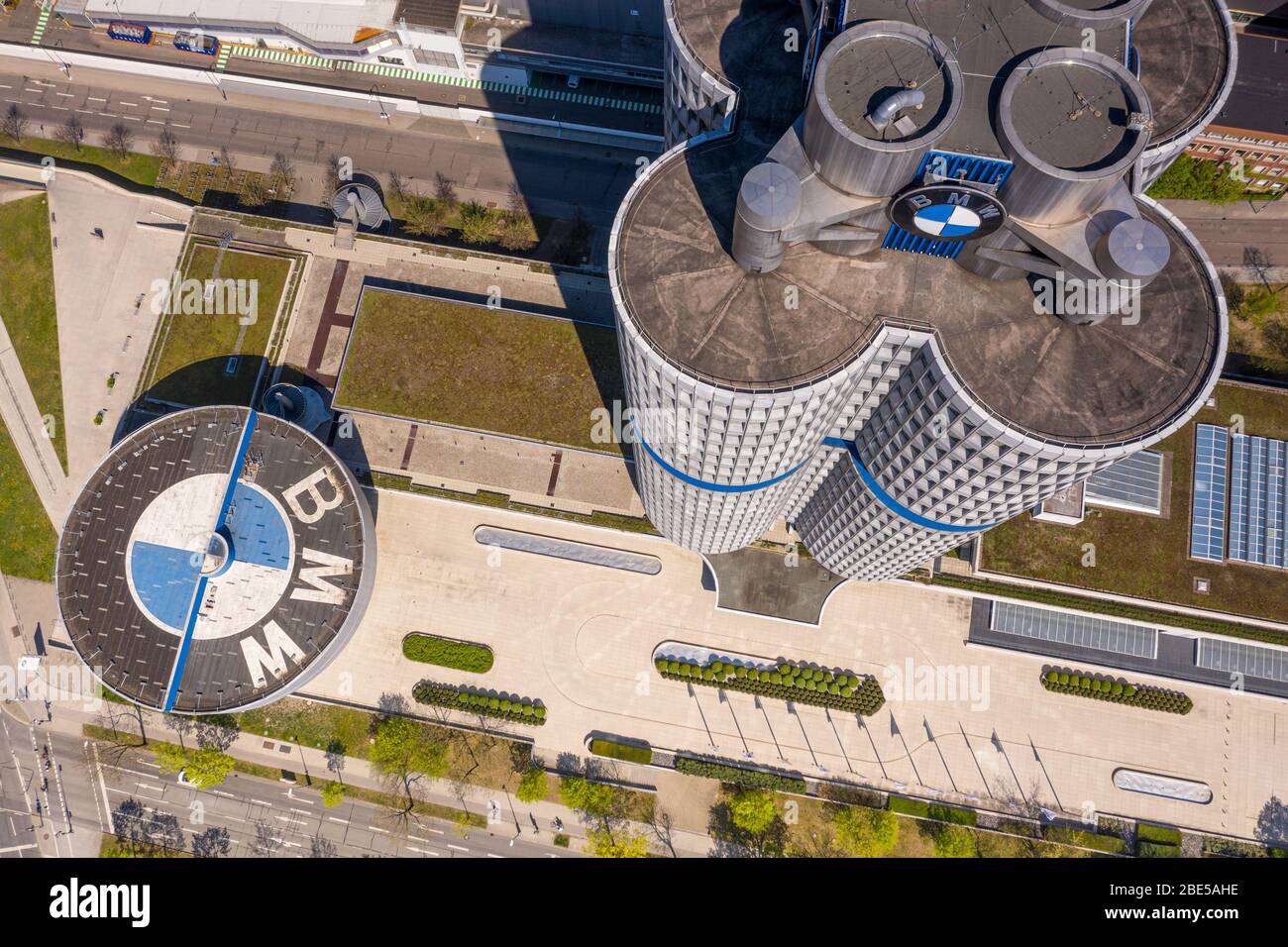 Siège de BMW avec son musée à Munich, Allemagne Banque D'Images