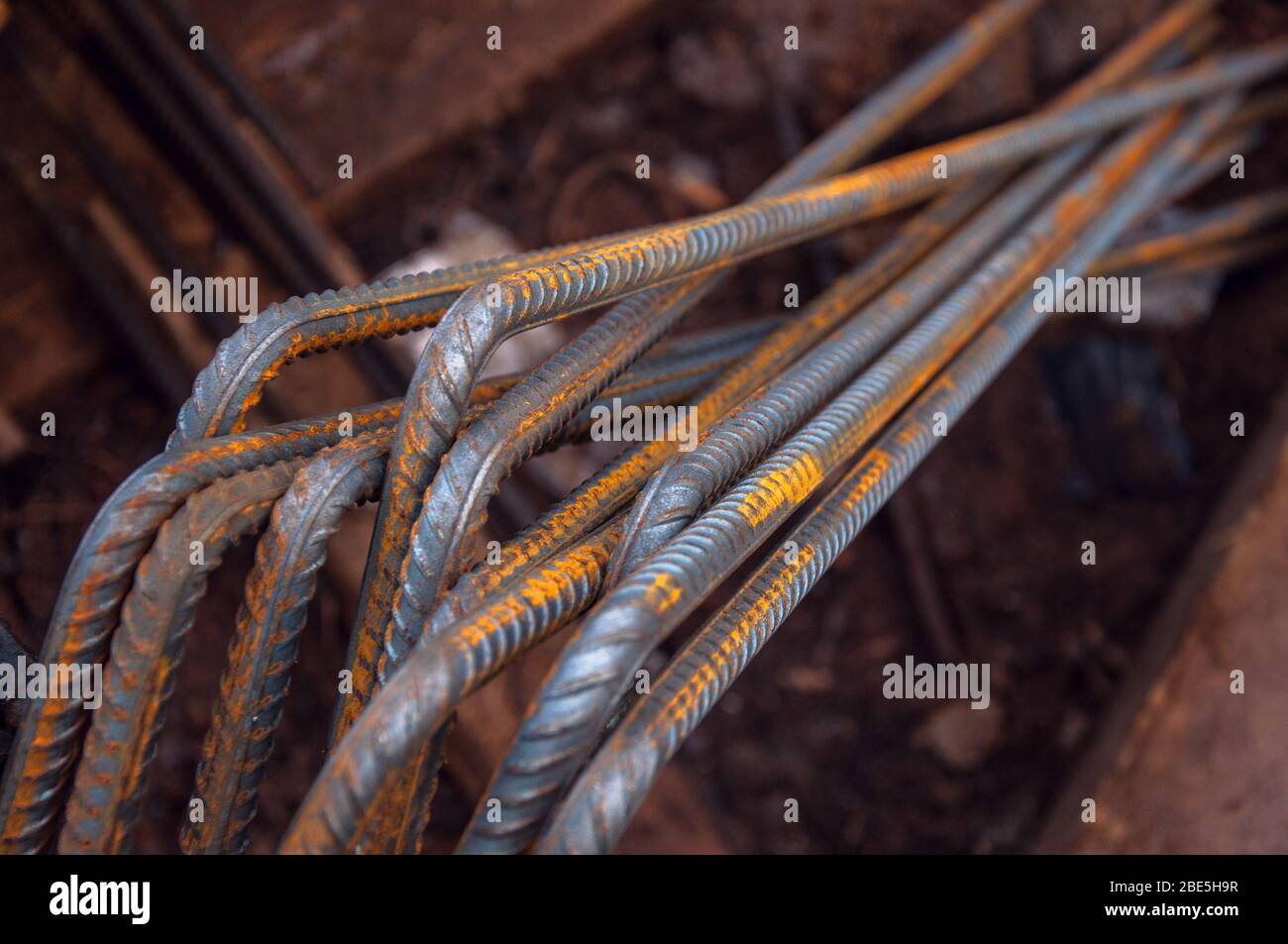 Renfort de travail en acier de barre de construction. Rebar la texture. Détails du cadre pendant le concrétage. Banque D'Images