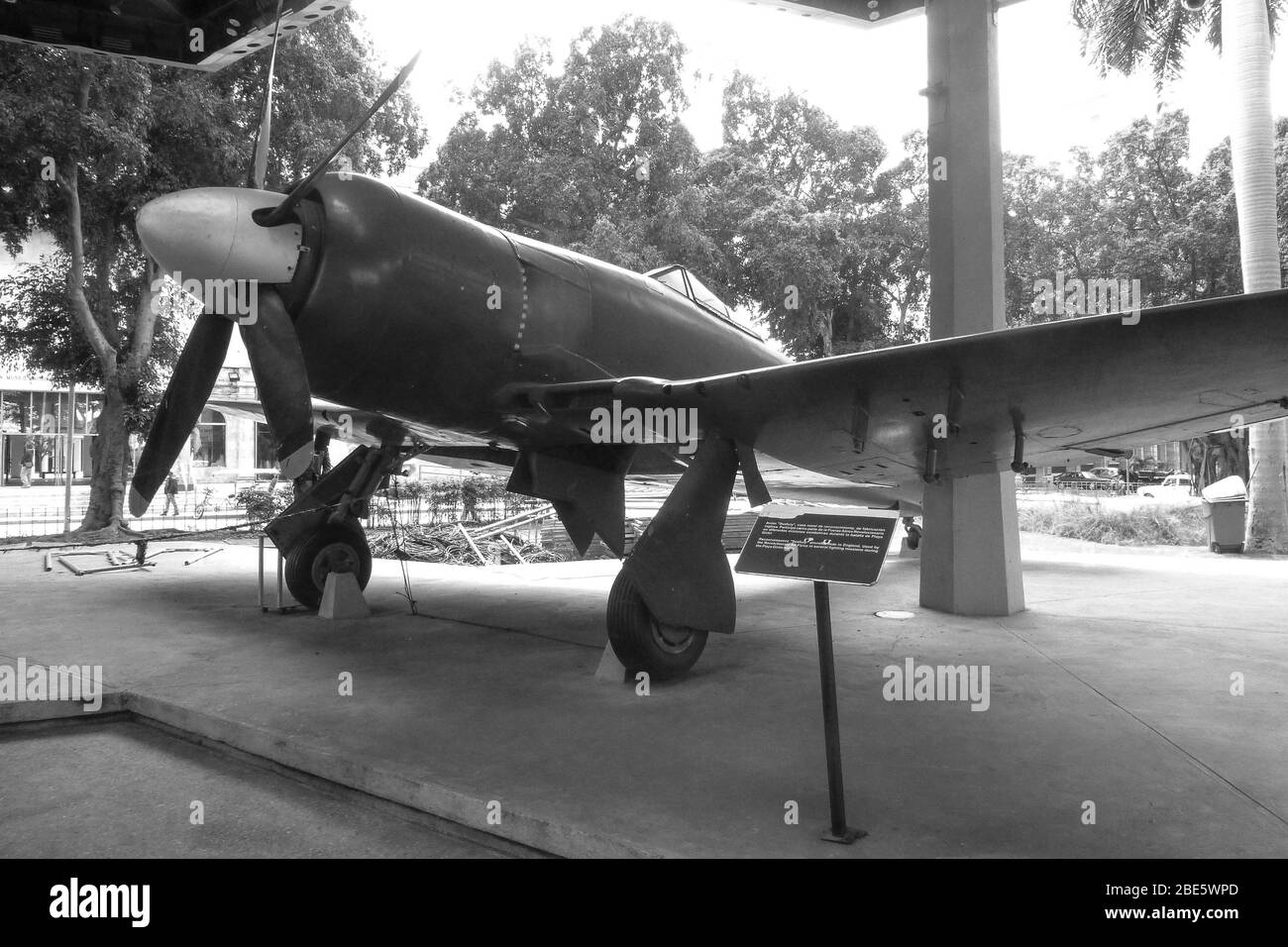 Avion à la Havane Cuba utilisé dans la baie d'avion de révolution de porcs musée de la révolution hélice roues de soutien célèbres roues de combat garées Banque D'Images