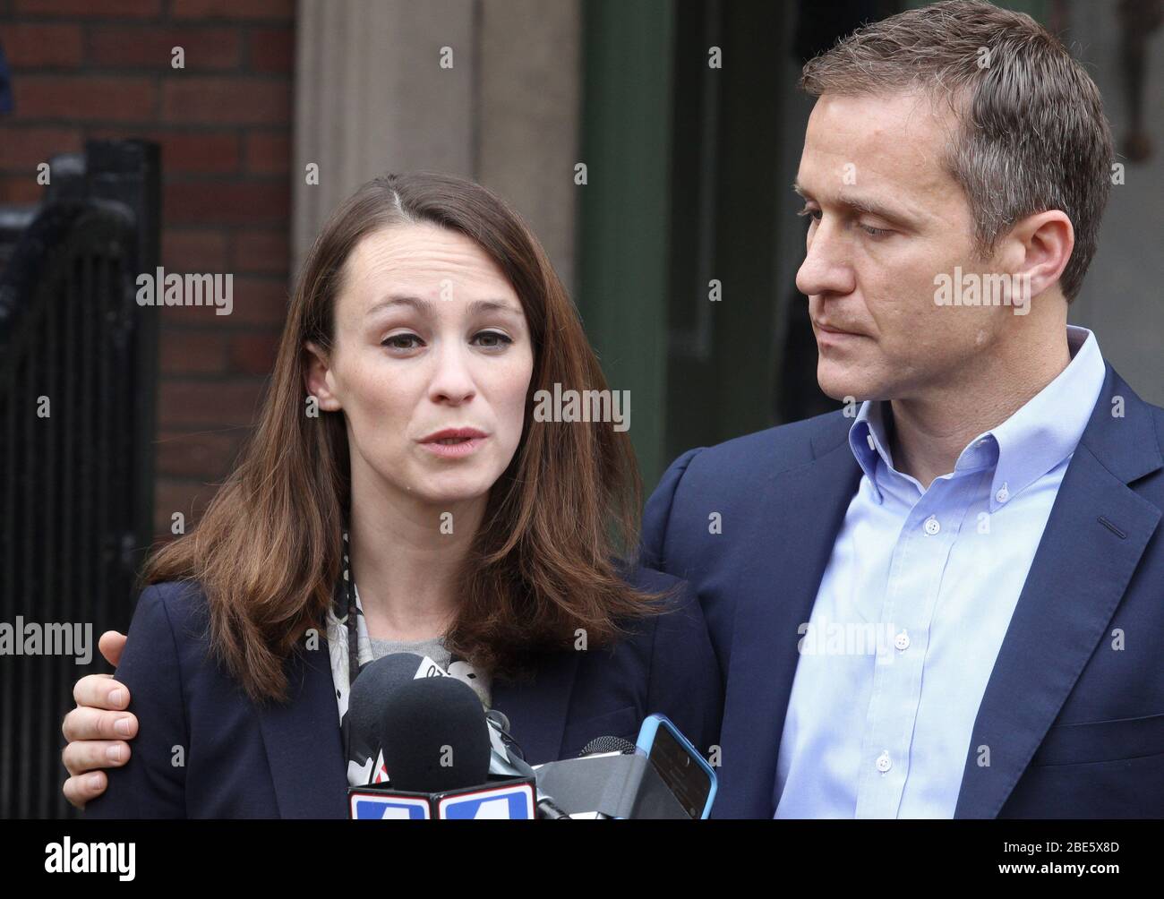 L'ancien gouverneur du Missouri, Eric Greitens, et la femme Sheena, ont annoncé, le 6 décembre 2016, que les deux ont déposé pour divorce. Près de deux ans après que l'ancien gouverneur du Missouri a quitté son bureau suite à un scandale, Greitens et sa femme ont publié une déclaration commune sur Twitter disant que l'accent du couple reste sur ce qui est le mieux pour leurs enfants. Photo du fichier par Bill Greenblatt/UPI Banque D'Images