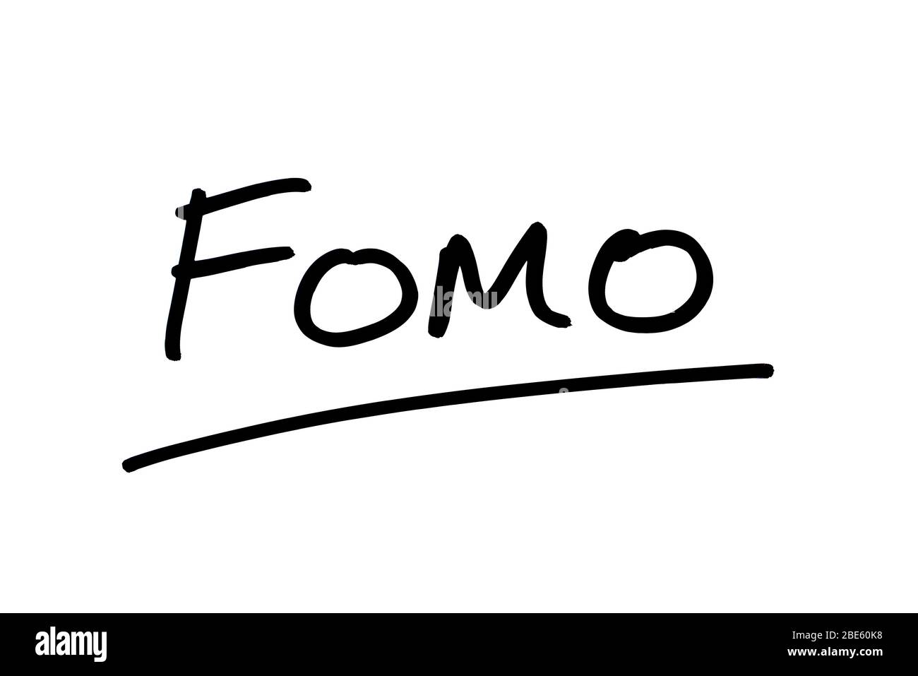 FOMO - abréviation de peur de manquer, manuscrit sur un fond blanc. Banque D'Images