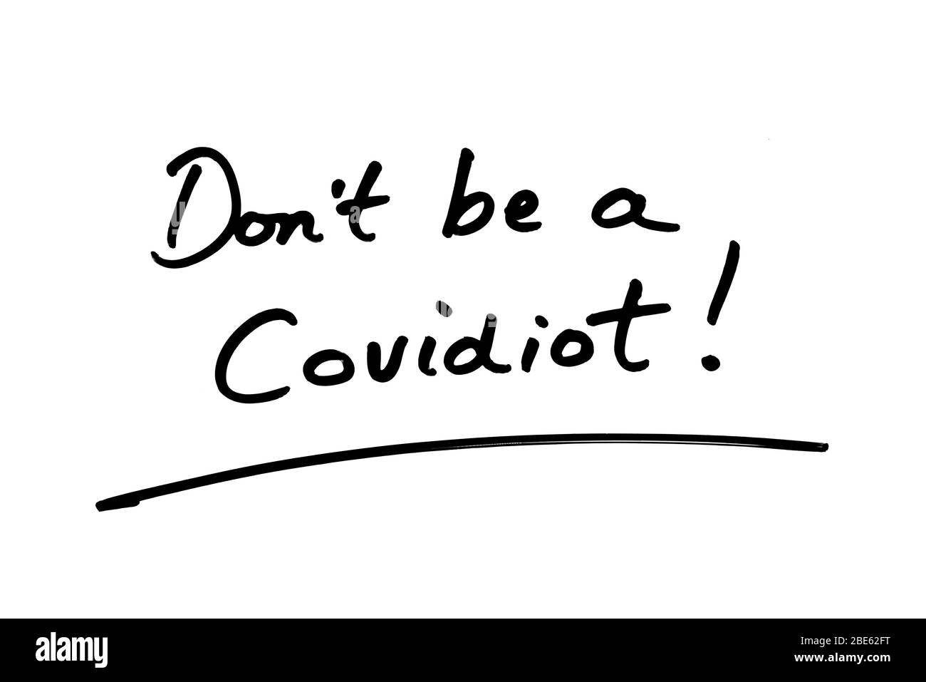 Ne soyez pas un Covidiot! écrit sur un fond blanc. Covidiot signifie quelqu'un qui ignore les avertissements concernant la santé ou la sécurité publique, ou qui achète des biens et Banque D'Images