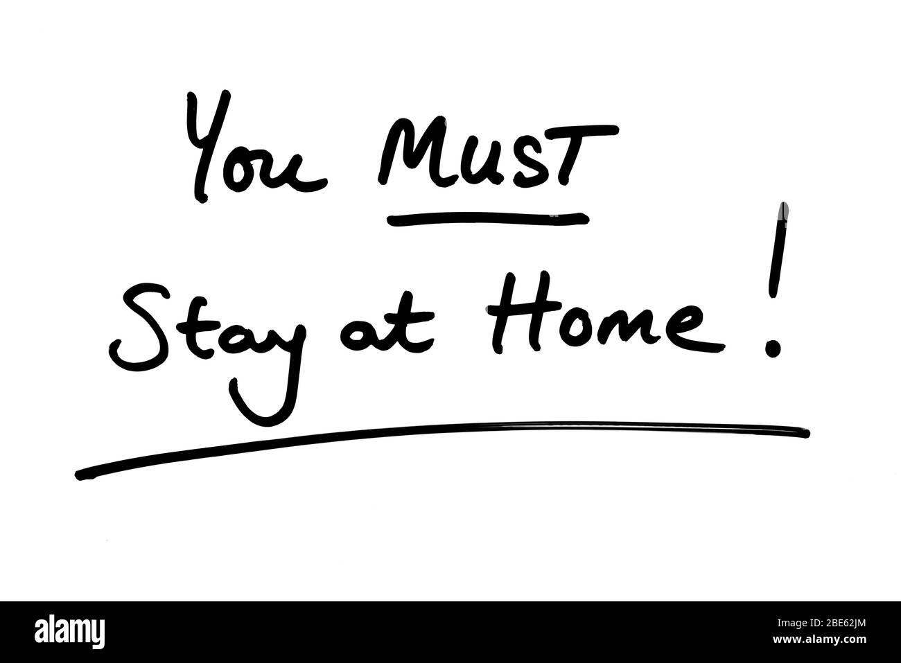 Vous DEVEZ rester à la maison! manuscrit sur fond blanc. Banque D'Images