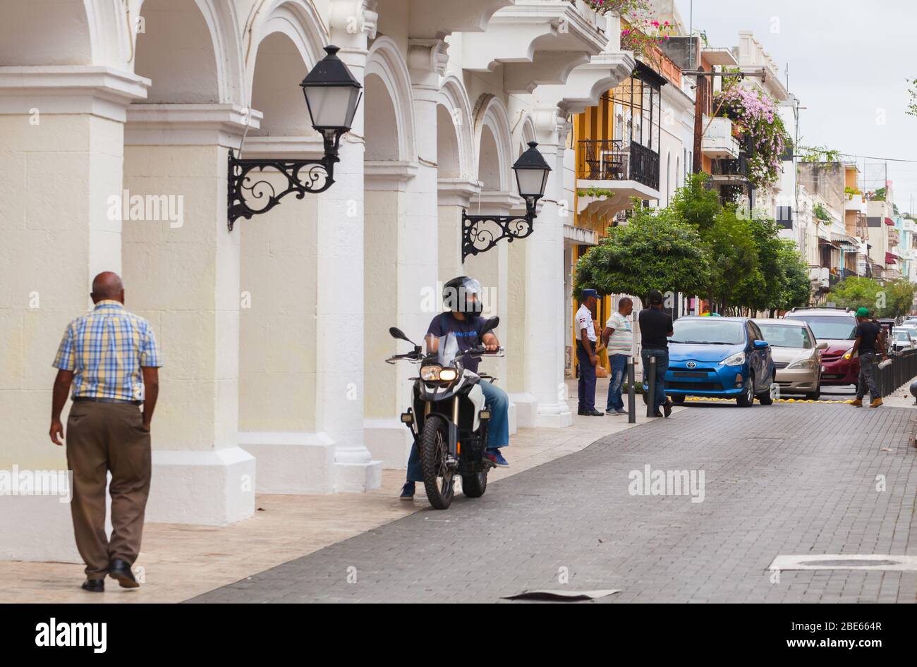 Saint-Domingue, République dominicaine - 11 janvier 2020: Rue de Saint-Domingue centre-ville avec des gens ordinaires sont dans la rue Banque D'Images