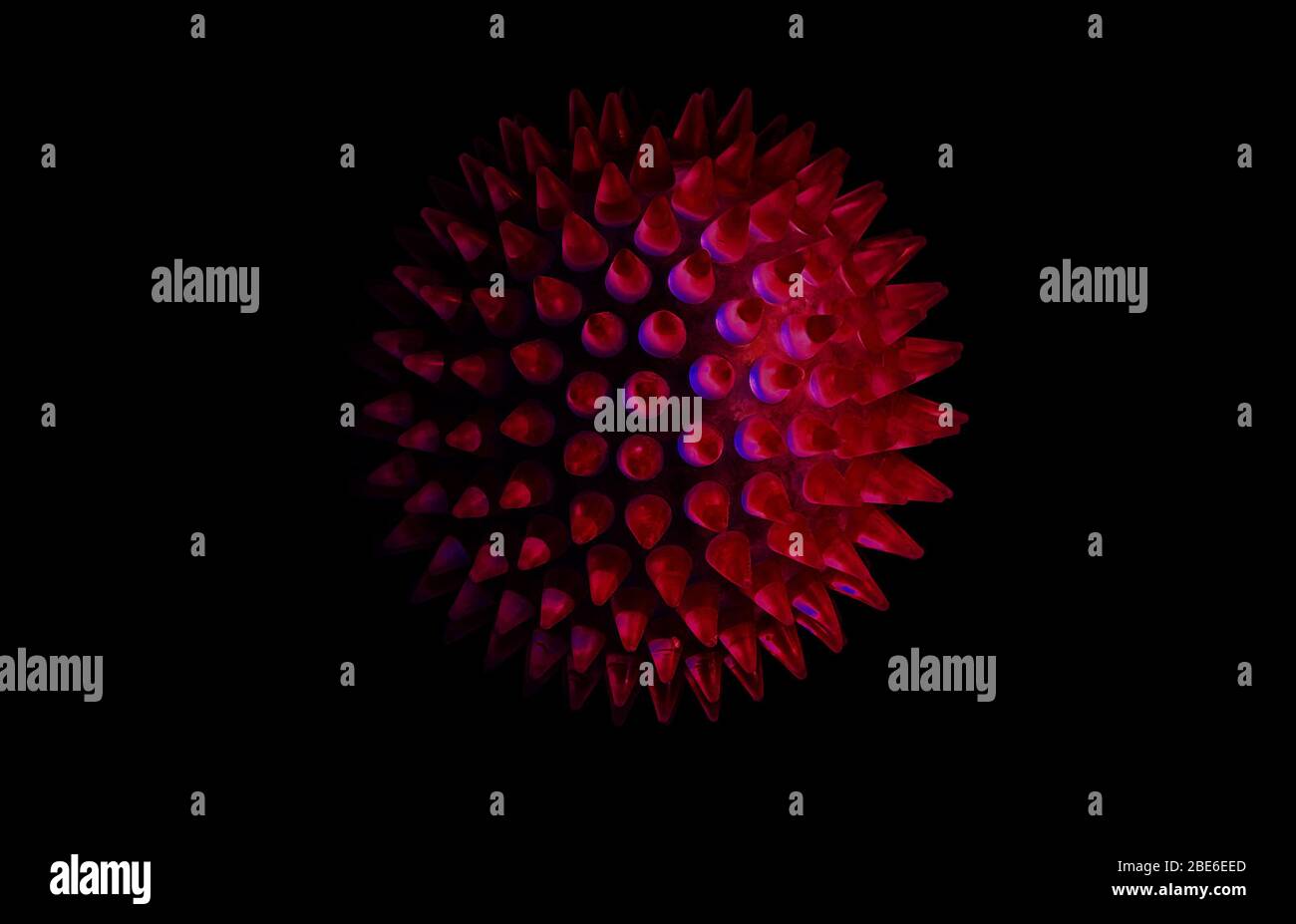 Cellule unique de virus covid-19 de la grippe sur fond noir isolée. Coronavirus Covid-19 contexte. Concept médical Banque D'Images