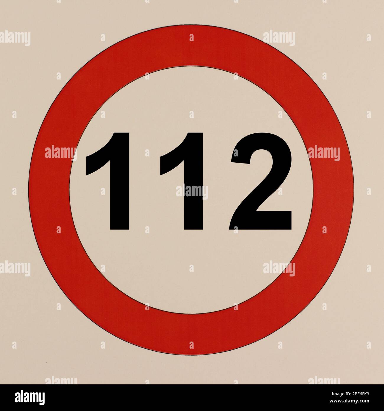Illustration des Straßenverkehrszeichens 'maximum Geschwindigkeit 112 km pro Stunde' Banque D'Images