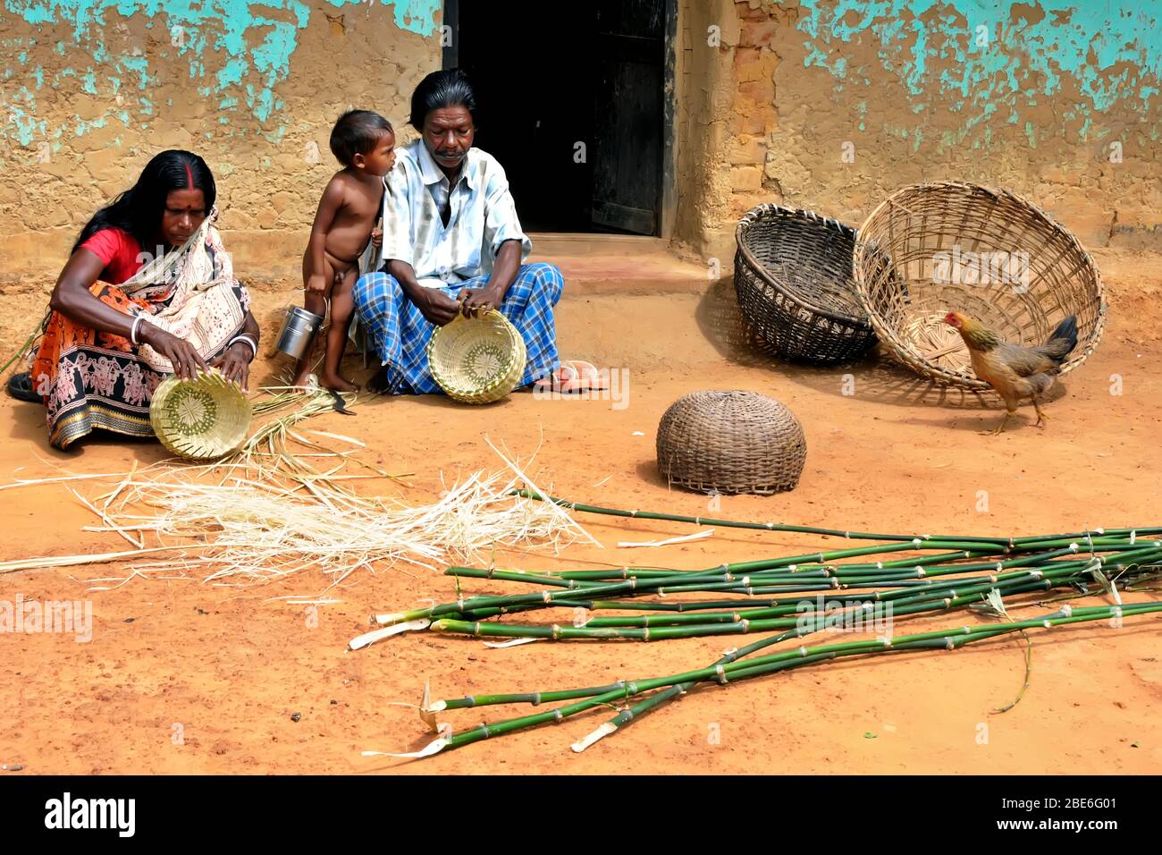 fabricant de paniers en bambou dans la campagne ouest du bengale inde Banque D'Images
