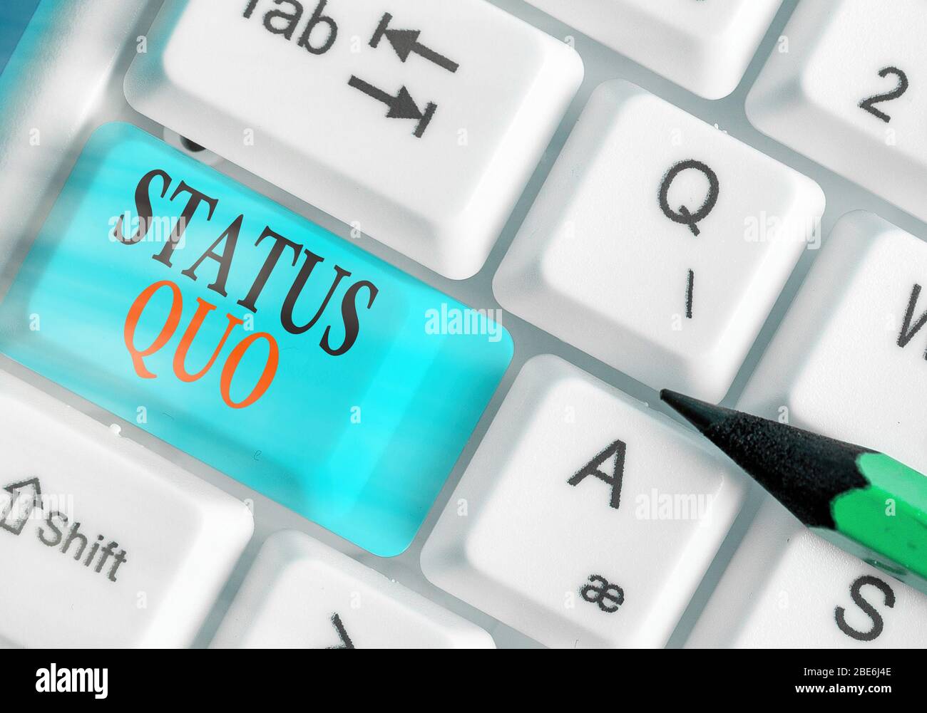 La main conceptuel montrant status quo. Sens Concept état de choses existant au sujet de questions sociales ou politiques Banque D'Images