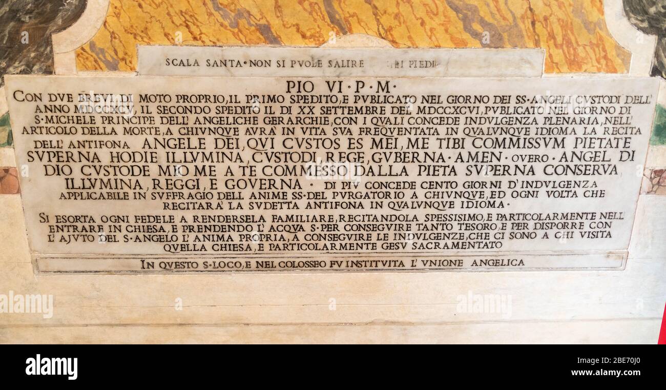 Une inscription en pierre au pied du Saint escalier à San Giovanni à Laterano chappel, Banque D'Images