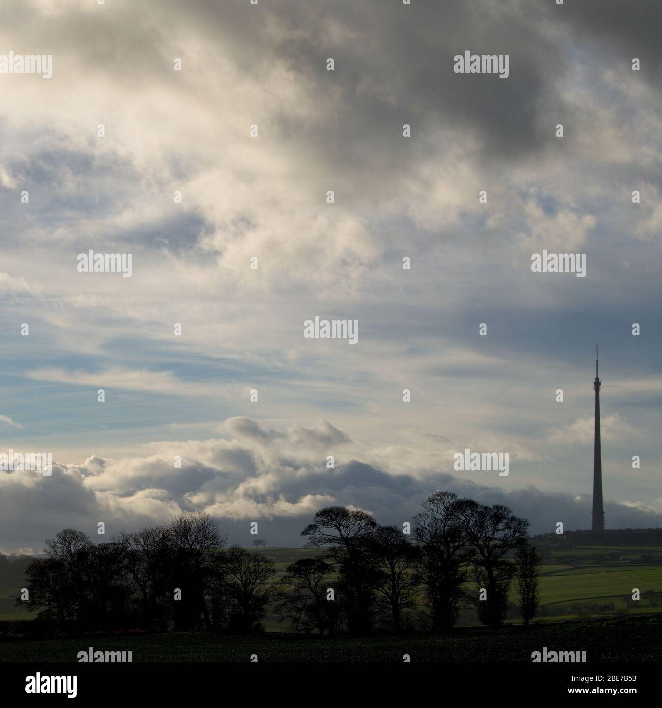 Vue sur la station de transmission Emley morr dans le Yorkshire, Royaume-Uni Banque D'Images