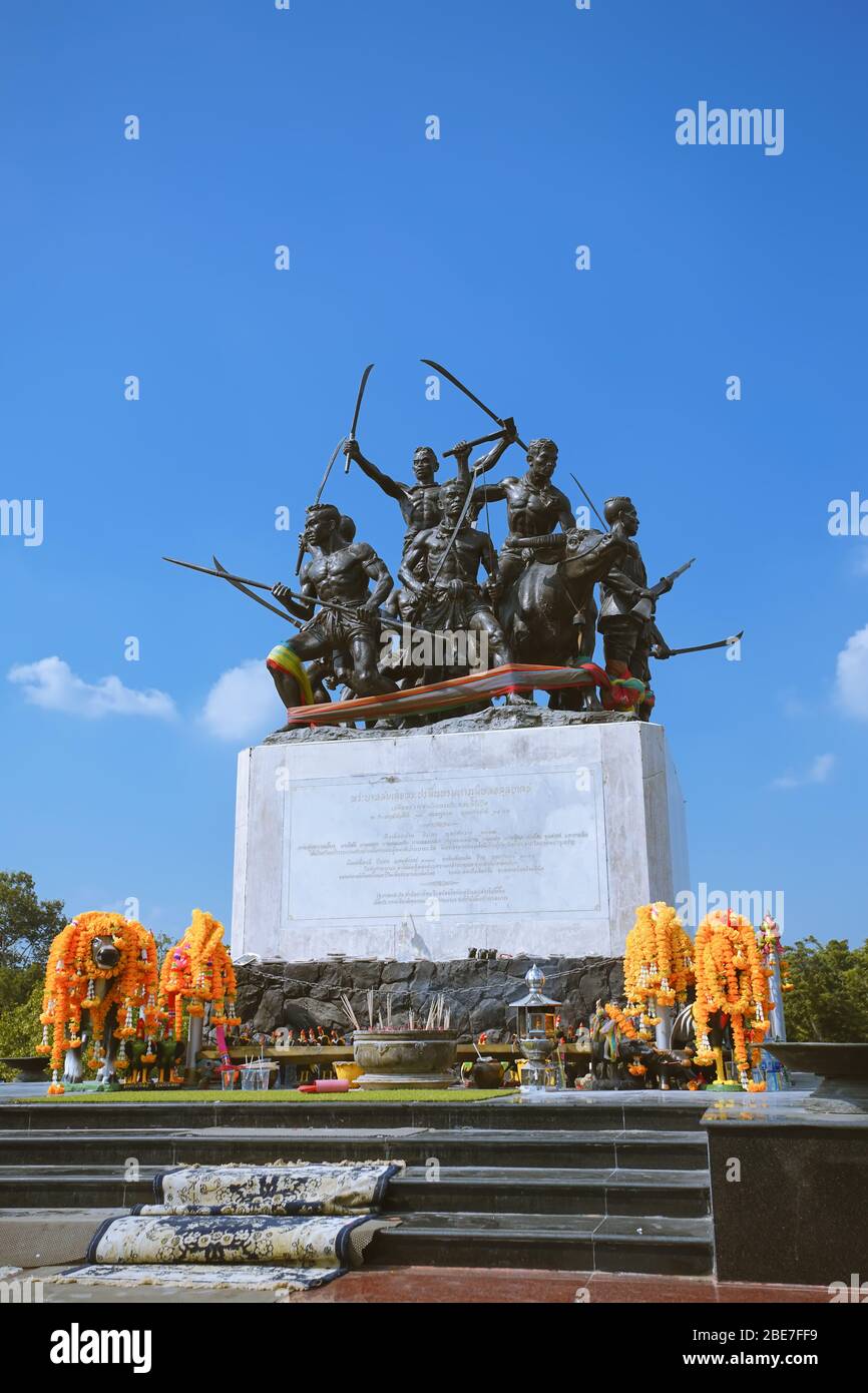 Sing Buri, Thaïlande - 17 novembre 2019 : le Monument des Héros de Bang Rachan à Khai Bang Rachan, Sing Buri. Ce monument fait référence aux villageois de Banque D'Images