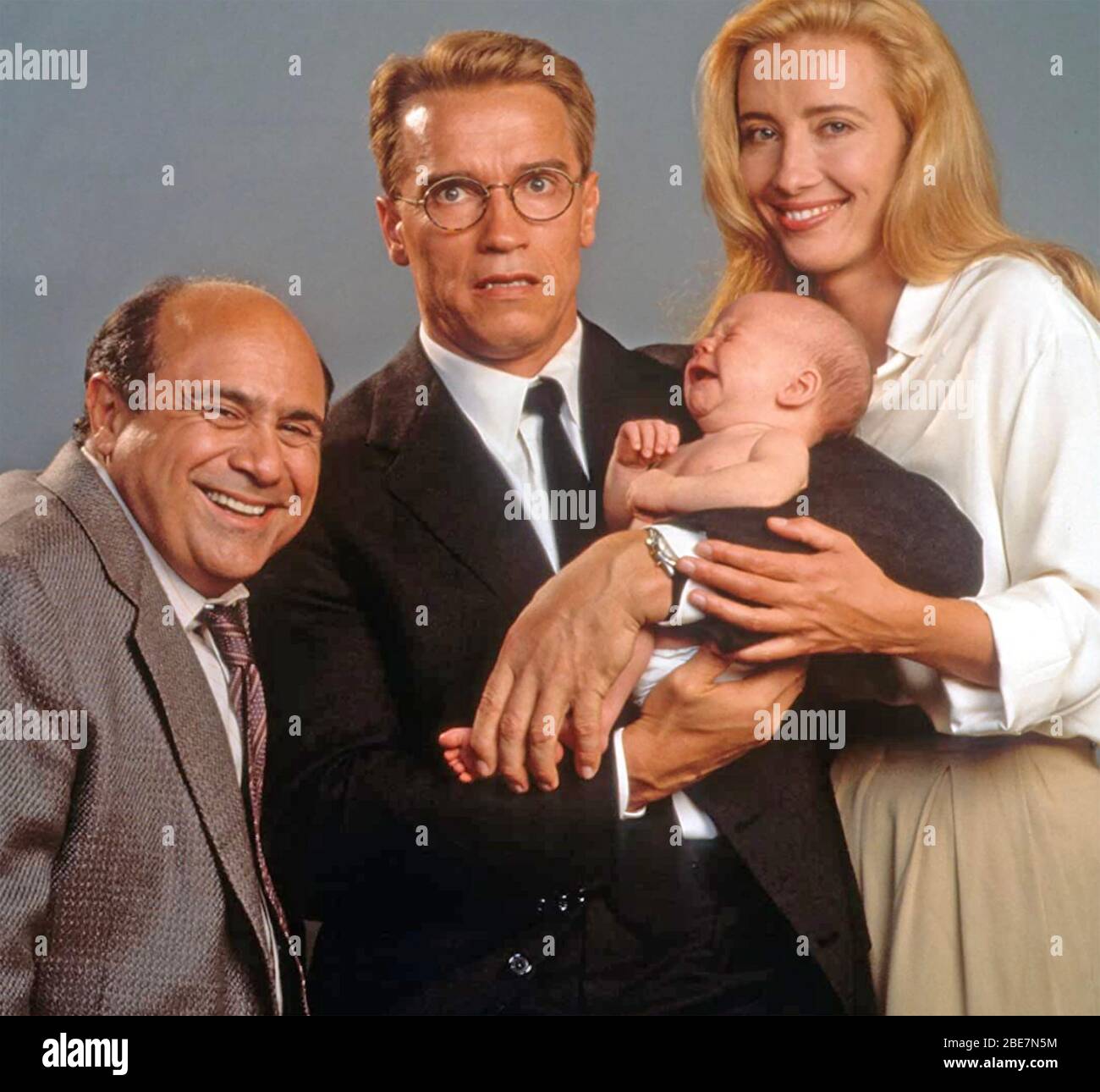 JUNIOR 1994 Universal Pictures film de gauche: Danny DeVito, arnold Schwarzenegger, Emma Thompson Banque D'Images