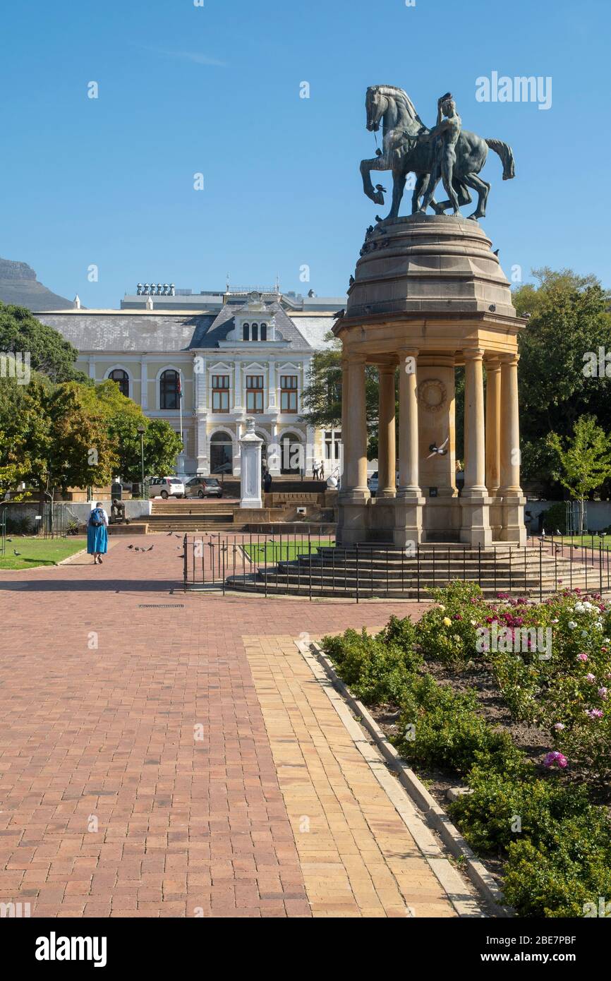 Cape Town - Afrique du Sud - le jardin de la société avec Delville Wood Memorial en premier plan et Iziiko South African Museum derrière Banque D'Images