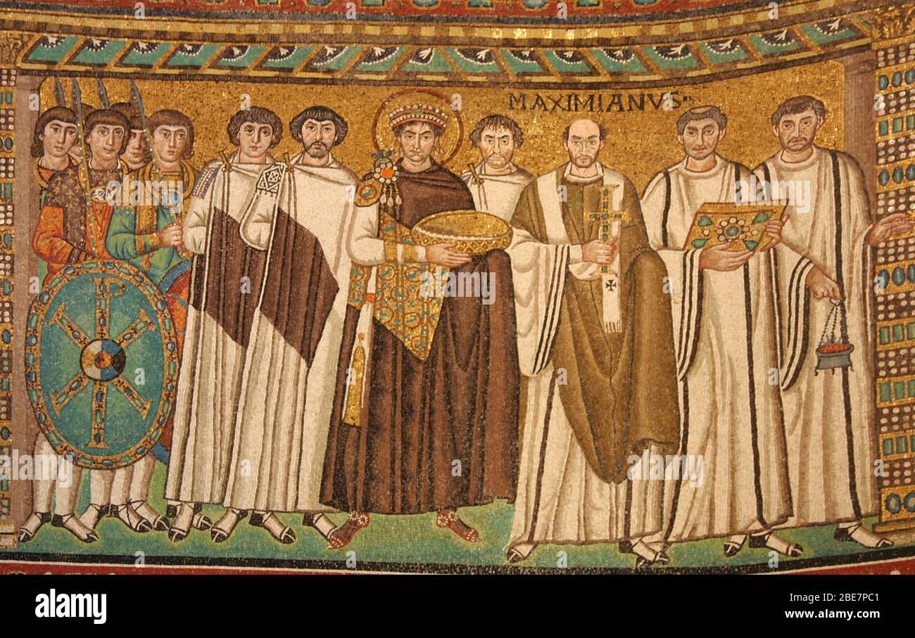 Italie. Ravenne. Basilique de San vitale. Mosaïques romaines byzantines. Panneau de Justinian I avec évêque Maximian. 6ème c. Banque D'Images