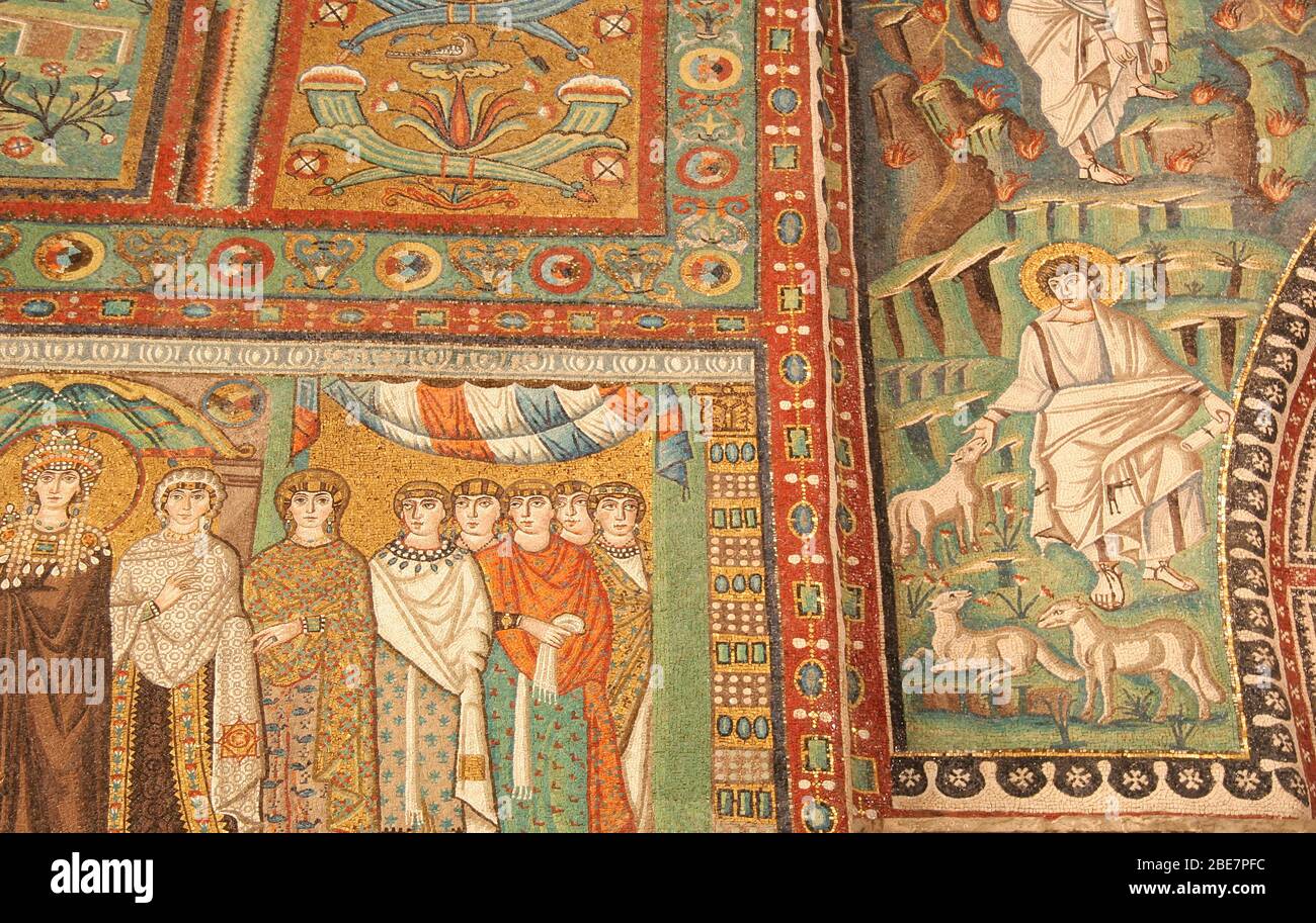 L'Italie. Ravenne. San Vitale. Mosaïque romaine byzantine. L'impératrice Théodora et le groupe de femmes de la cour. 6ème siècle. Banque D'Images