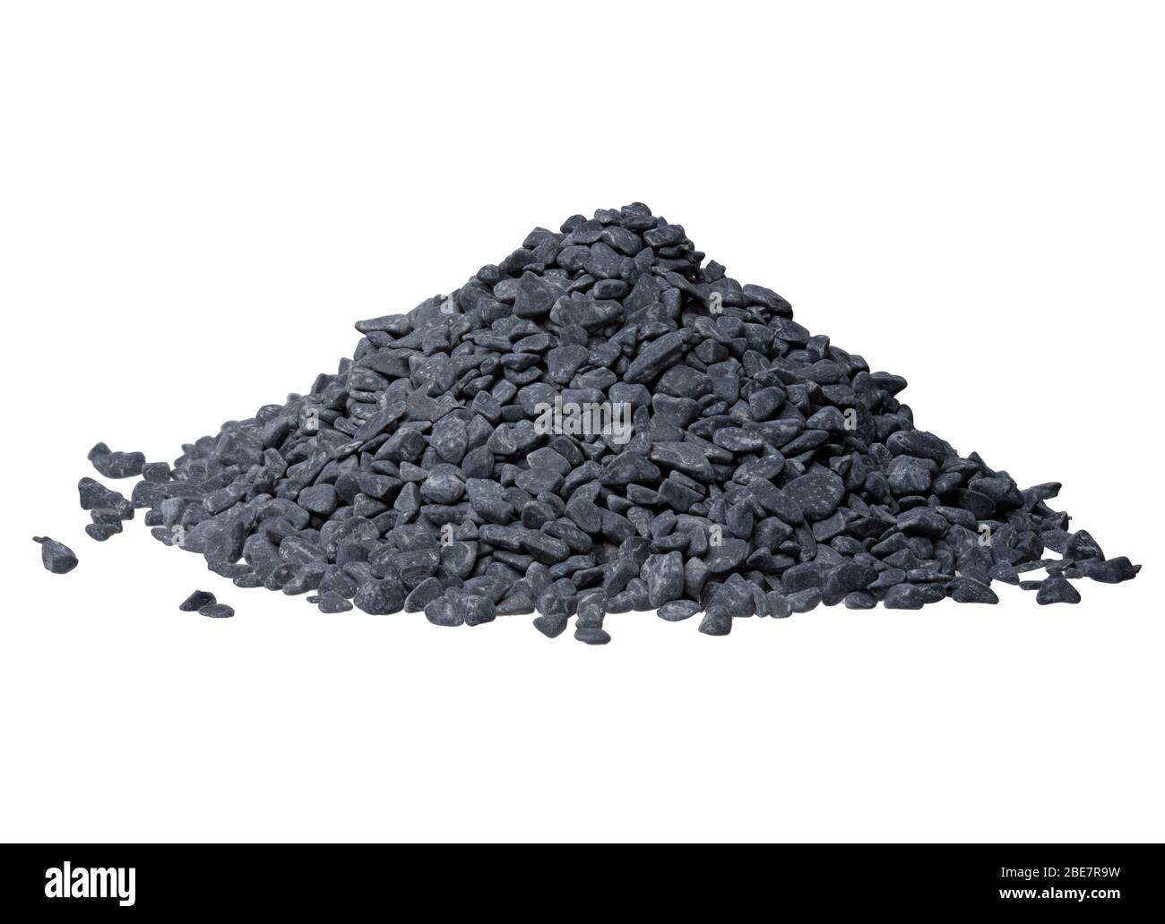 Tas de galets noirs sur fond blanc. Banque D'Images