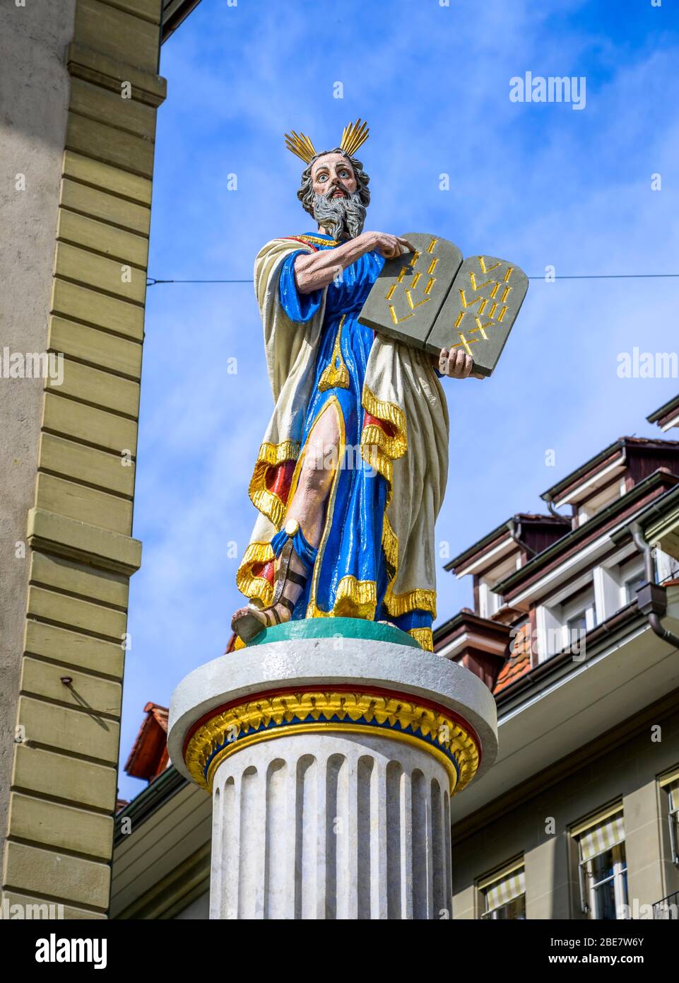 Figure biblique, Moses tenant des comprimés de loi, fontaine de Moses sur Muensterplatz, Inner City, Berne, Canton de Berne, Suisse Banque D'Images