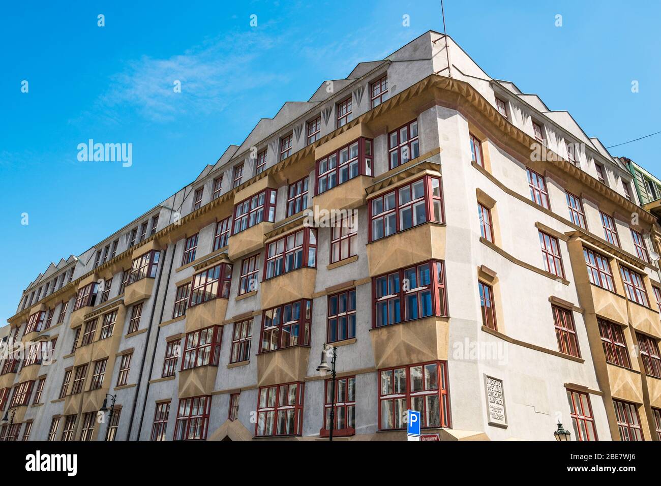 Les 'Coopérative Housess' ont été construites 1919-1921 comme enseignants de logement coopératif dans le style Cubiste déteinté par Otakar Novotný. Prague, République tchèque. Banque D'Images