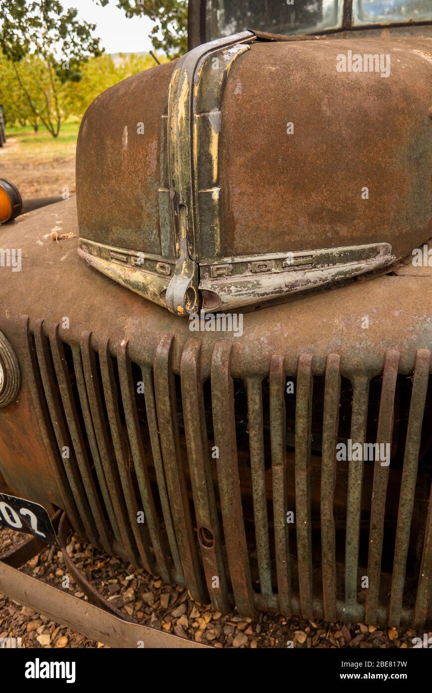 Afrique du Sud; Franschhoek; la Motte. Eikehof Winery, ancien camion Ford Cape Ruby 1942 rouillé Banque D'Images