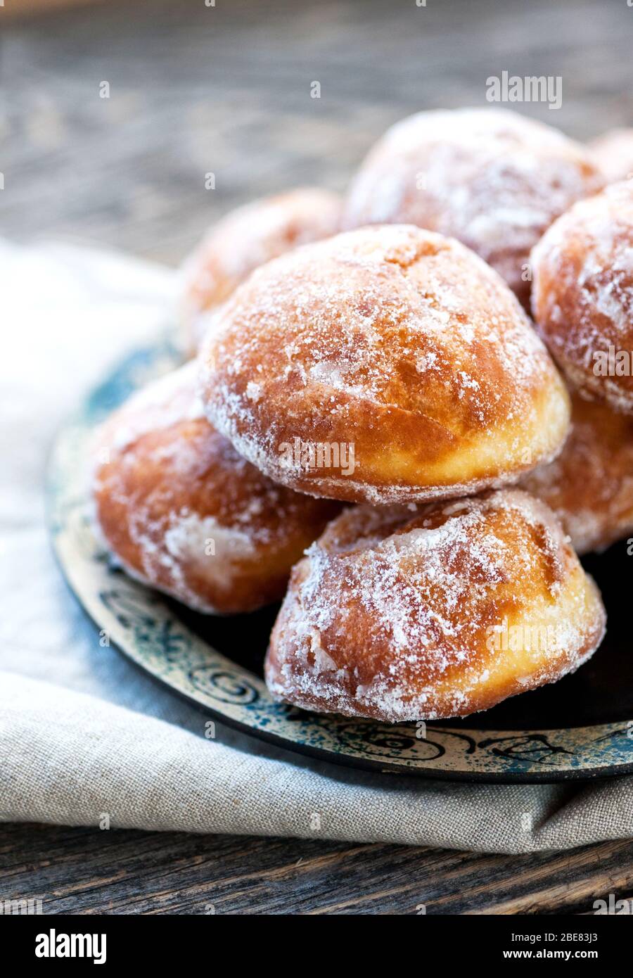 Beignets faits maison avec garniture de sucre Banque D'Images