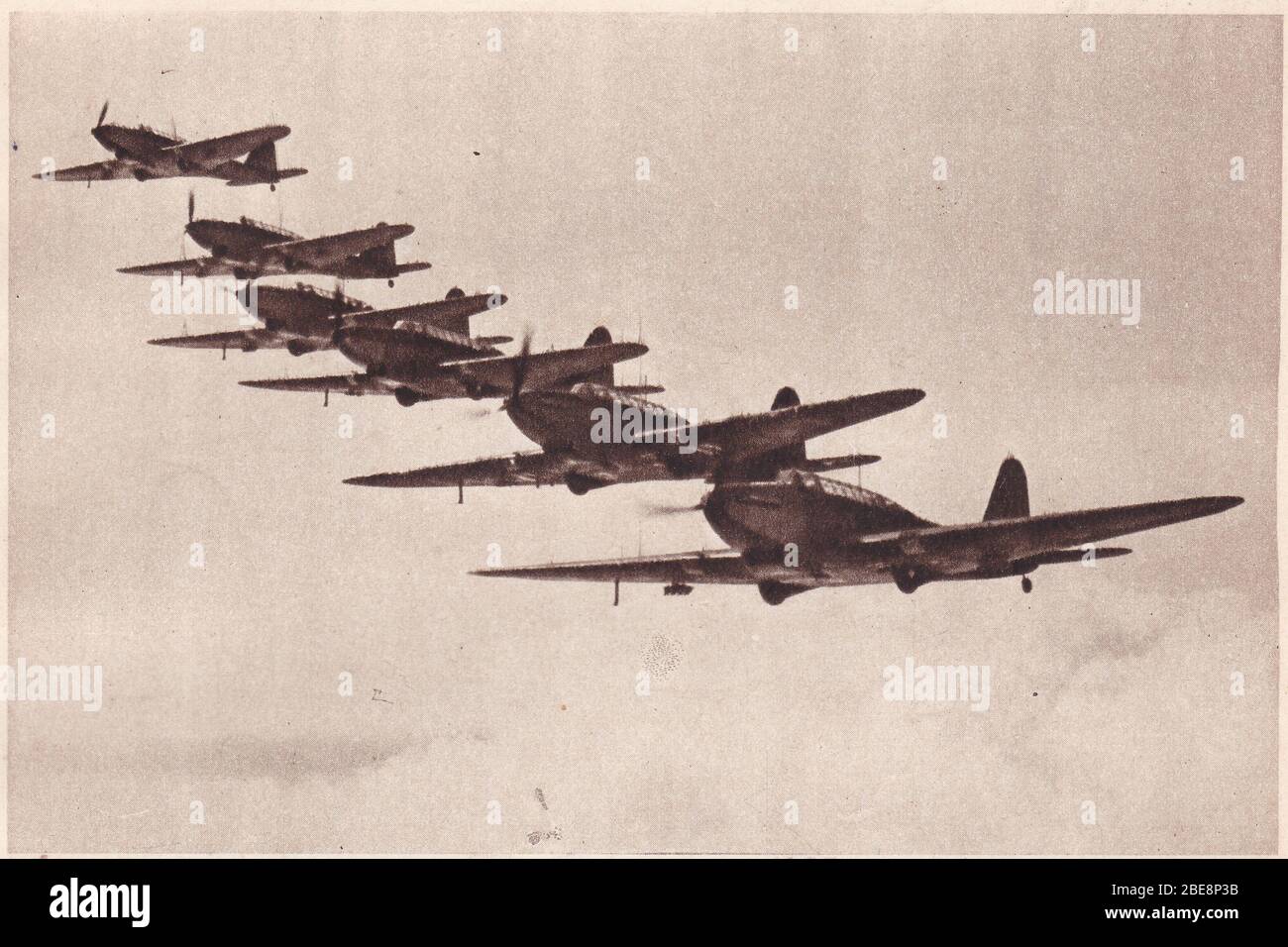 Photo noir et blanc vintage des bombardiers Fairey Battle Medium des années 1930 volant en formation. Banque D'Images