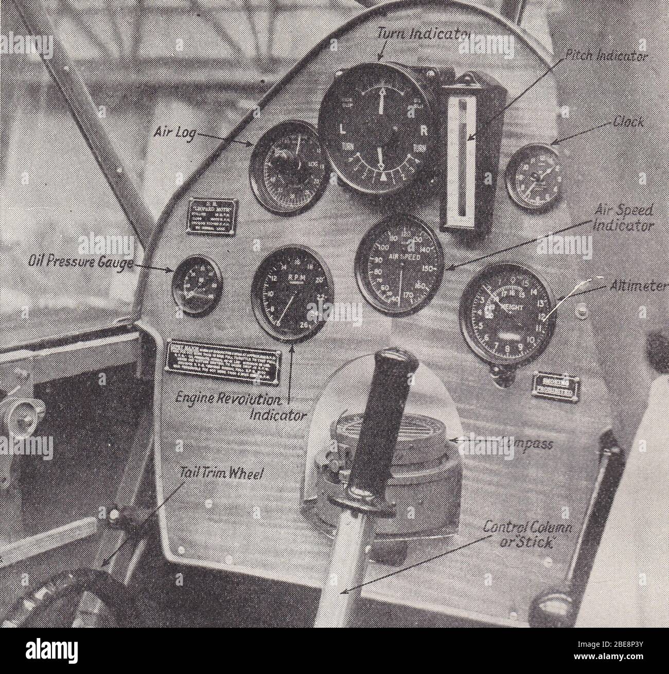 Photo noir et blanc vintage des années 1930 d'un cockpit d'un avion trois places de D. H. Leopard Moth. Banque D'Images