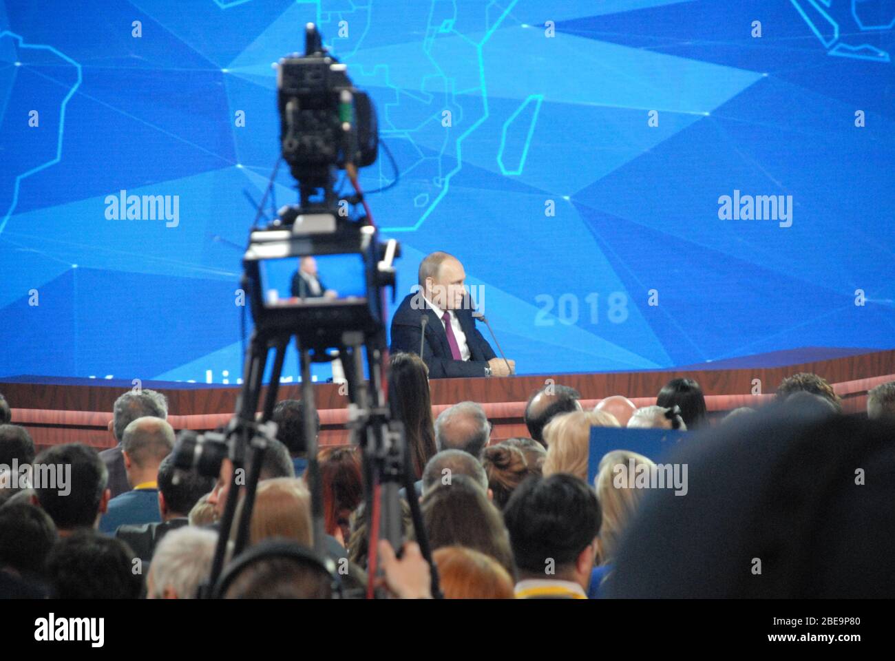 Les journalistes et les membres des médias assistent à la conférence de presse annuelle du Président de la Fédération de Russie Vladimir Poutine au World Trade Center Banque D'Images
