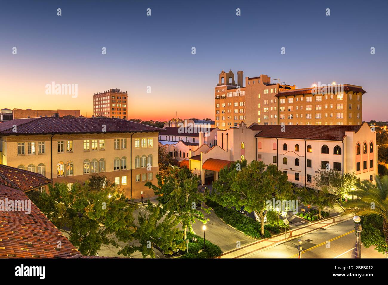 Lakeland, Floride, USA Downown paysage urbain à l'hôtel de ville au crépuscule. Banque D'Images