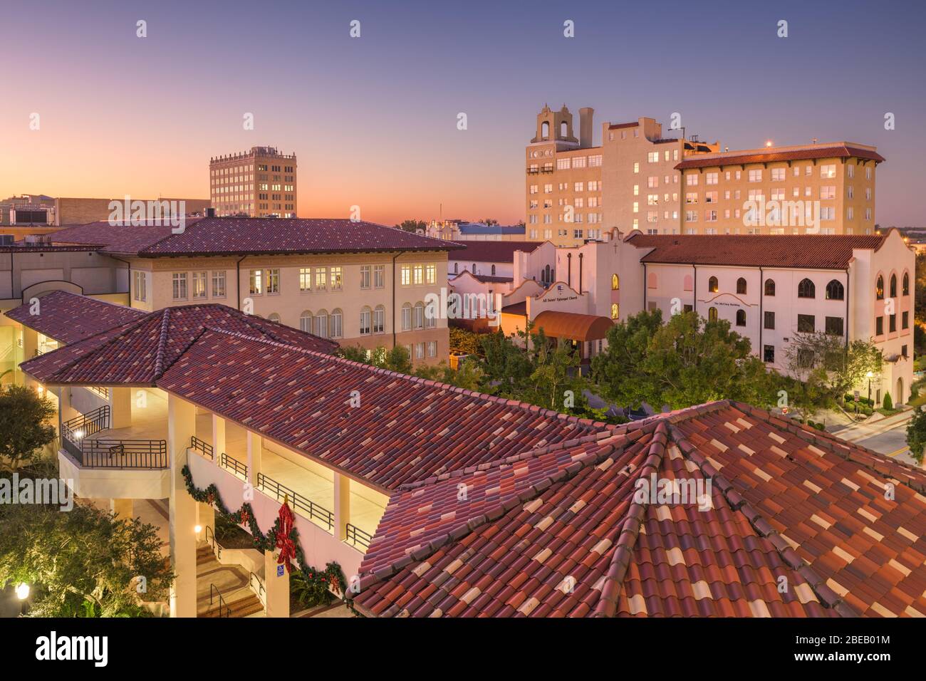 Lakeland, Floride, USA Downown paysage urbain à l'hôtel de ville au crépuscule. Banque D'Images