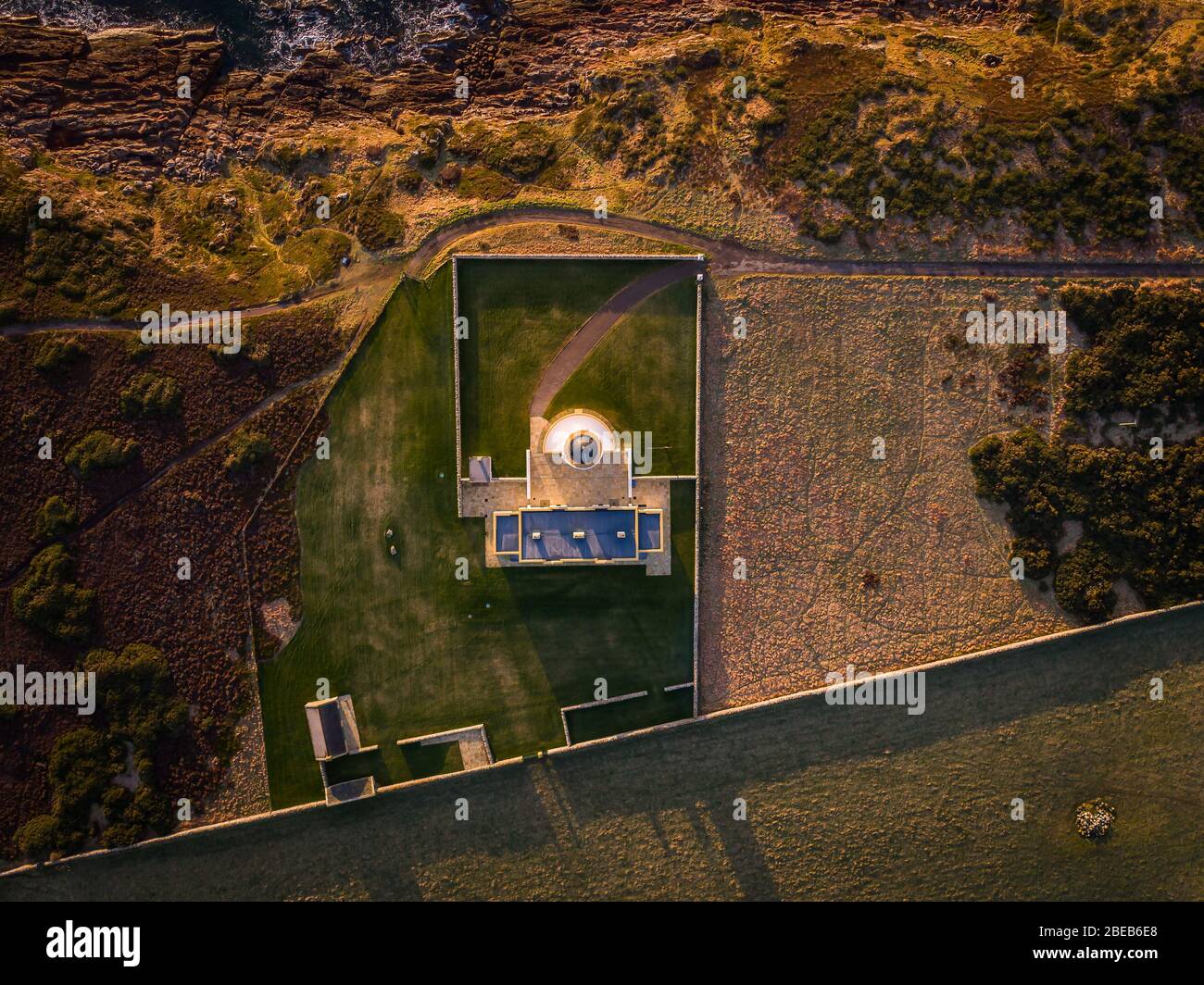 Lumière matinale sur le phare de Tarbat Ness à l'aide d'un drone Banque D'Images