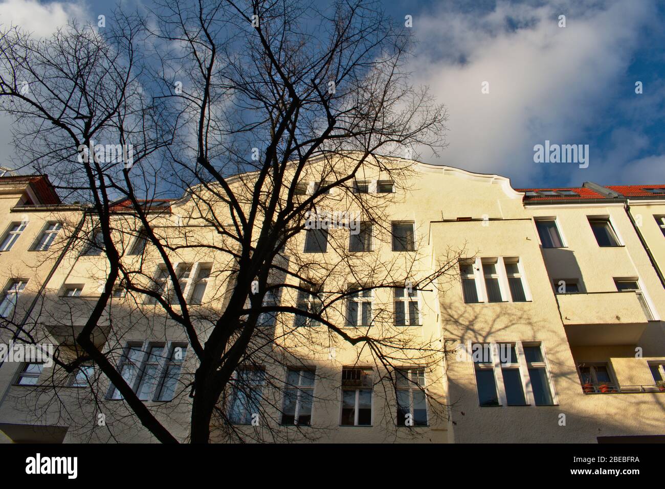 Façade d'un ancien immeuble d'appartements à Charlottenburg Berlin Banque D'Images