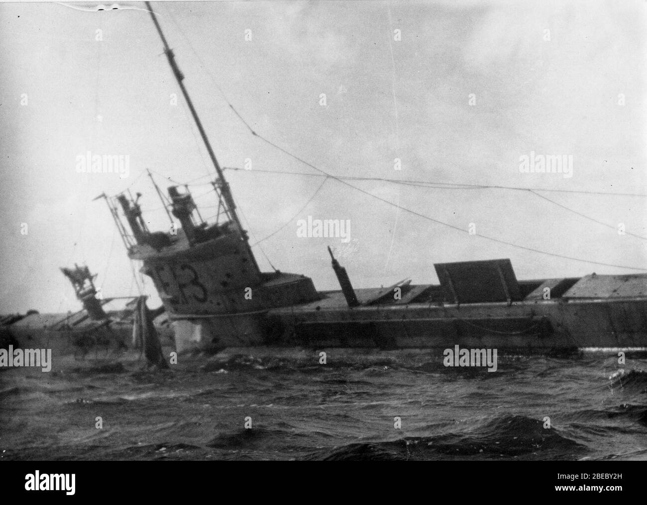 'Le sousmarin britannique E 13 s'agore à Saltholm dans le son en 1915 avant d'être attaqué par 'Le sousmarin britannique E 13 s'agore à Saltholm dans le son en 1915 avant d'être attaqué par