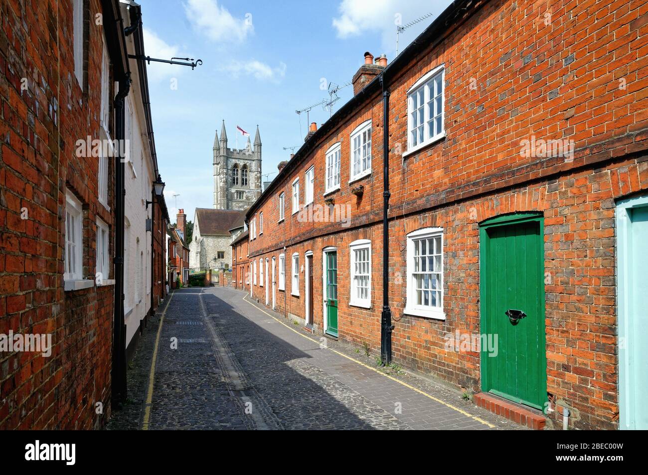 Lower Church Lane et l'église paroissiale St.Andrews, Farnham Surrey Angleterre Royaume-Uni Banque D'Images