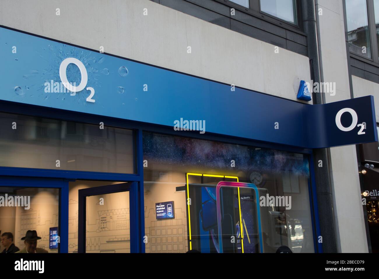 Londres- 02 logo de la boutique de téléphones mobiles, une entreprise britannique de télécommunications Banque D'Images