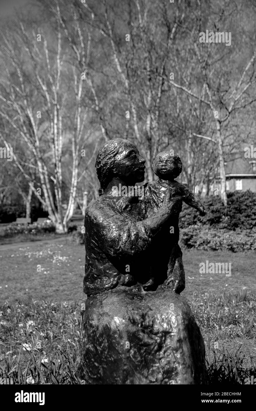 Statue de mère et d'enfant de Gerarda Rueter à Amsterdam Pays-Bas 2019 Banque D'Images