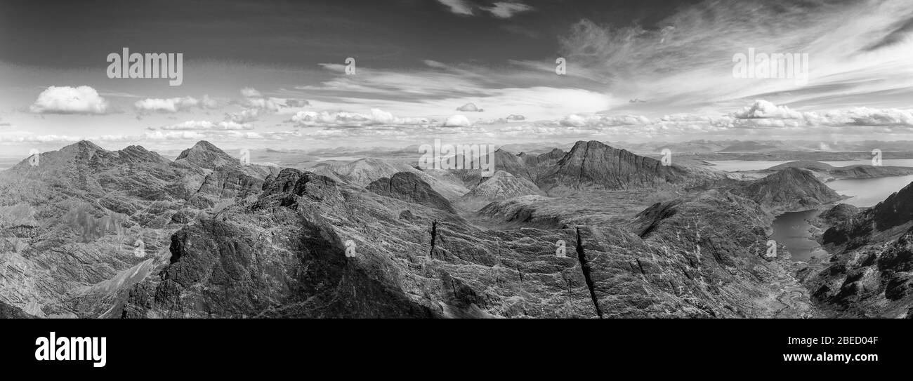 Vue de Sgurr a Mhadaidh et Sgurr na Ghredaidh, la Cuillin, Skye Banque D'Images