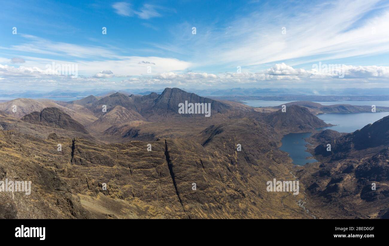 Vue de Sgurr a Mhadaidh et Sgurr na Ghredaidh, la Cuillin, Skye Banque D'Images