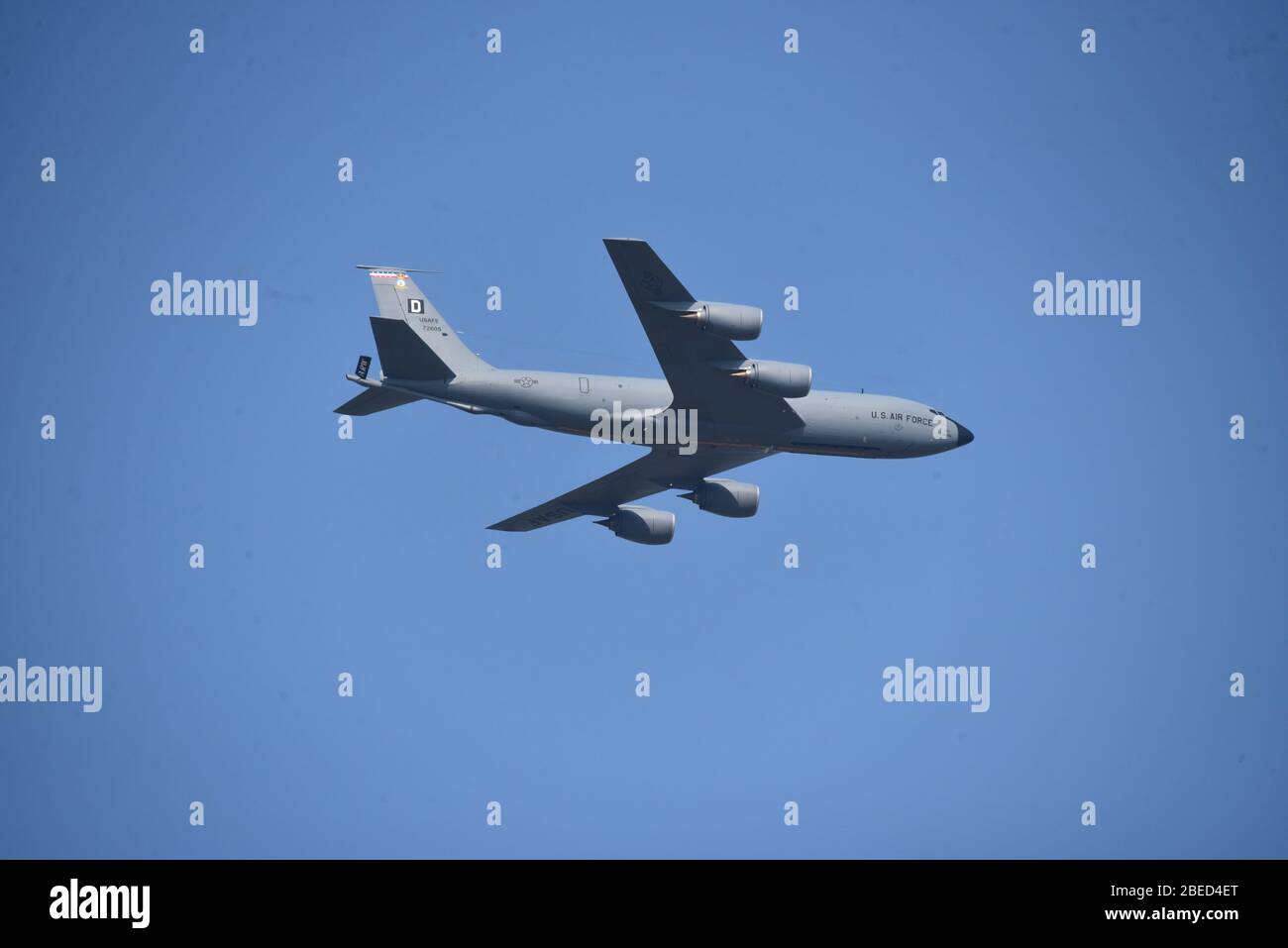 KC 135 avion ravitailleur en approche à l'atterrissage, en hauteur. Banque D'Images