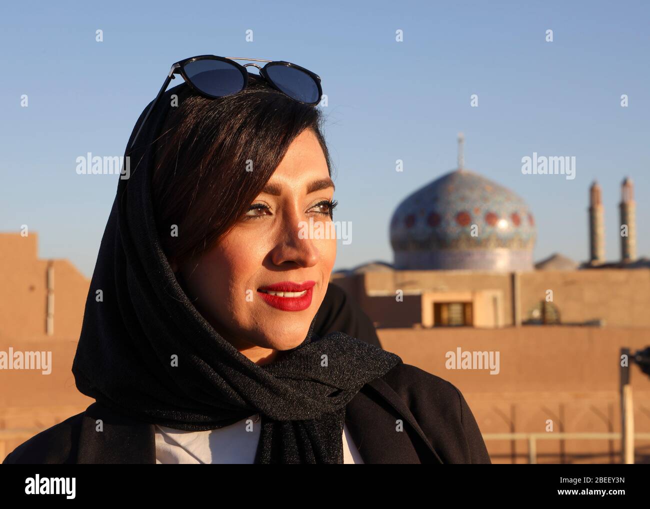 Portrait d'une jeune femme à Yazd, Iran, Perse, Moyen-Orient. Banque D'Images